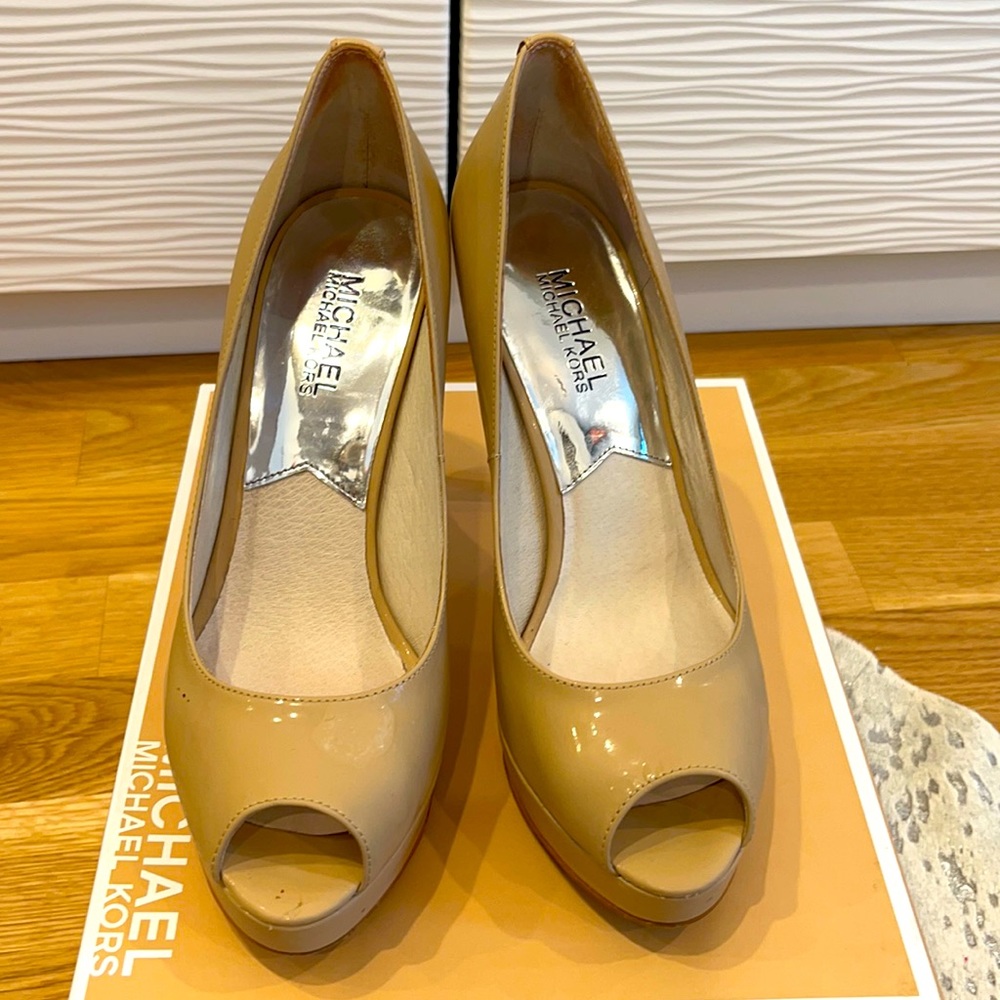 Peep toe stiletto